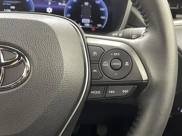 トヨタ カローラ クロス ハイブリッド Z 熊本県 2024(令6)年 1.5万km プラチナホワイトパールマイカ 純正ナビ（ＡＭ・ＦＭ・フルセグ・ＢＴ・HDMI）/バックカメラ　/ビルトインＥＴＣ２．０　/純正前後ドライブレコーダー　/前後クリアランスソナー　/レーダークルーズコントロール　/前席シートヒーター　/運転席パワーシート/パワーバックドア/ルーフレール/ハーフレザーシート/純正フロアマット/純正１８インチAW/オートライト/オートマチックハイビーム/LEDヘッドライト/フォグランプ/スマートキー/プッシュスタート/取扱説明書