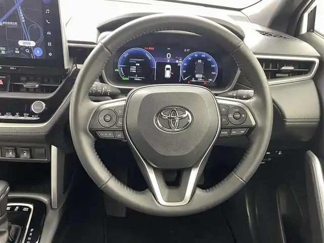 トヨタ カローラ クロス ハイブリッド Z 熊本県 2024(令6)年 1.5万km プラチナホワイトパールマイカ 純正ナビ（ＡＭ・ＦＭ・フルセグ・ＢＴ・HDMI）/バックカメラ　/ビルトインＥＴＣ２．０　/純正前後ドライブレコーダー　/前後クリアランスソナー　/レーダークルーズコントロール　/前席シートヒーター　/運転席パワーシート/パワーバックドア/ルーフレール/ハーフレザーシート/純正フロアマット/純正１８インチAW/オートライト/オートマチックハイビーム/LEDヘッドライト/フォグランプ/スマートキー/プッシュスタート/取扱説明書