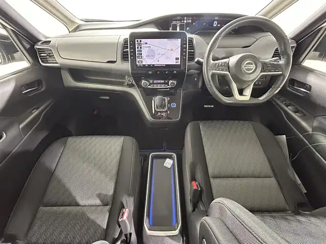 日産 セレナ e－パワー ハイウェイスター V 佐賀県 2020(令2)年 6.7万km ブリリアントホワイトパール 純正10インチナビ/フルセグTV/CD/DVD/Bluetooth/衝突被害軽減システム/全方位カメラ/クルーズコントロール/横滑り防止装置/クリアランスソナー/オートライト/LEDヘッドライト/フォグライト/純正前方ドライブレコーダー/ロードサインアシスト/ブラインドスポットモニター/両側パワースライドドア/ハンズフリー対応/ISOFIX対応シート/ビルトインETC/後席サンシェード/シートバックテーブル/純正15インチアルミホイール/純正フロアマット/スマートキー/スペアキー×１