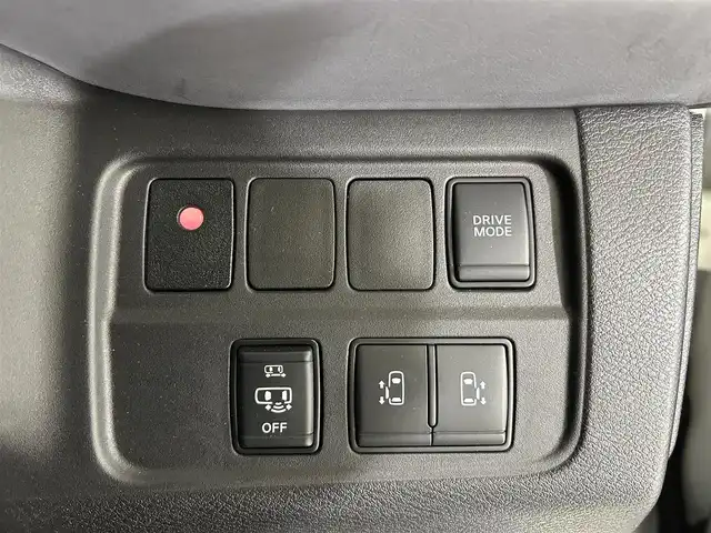 日産 セレナ e－パワー ハイウェイスター V 佐賀県 2020(令2)年 6.7万km ブリリアントホワイトパール 純正10インチナビ/フルセグTV/CD/DVD/Bluetooth/衝突被害軽減システム/全方位カメラ/クルーズコントロール/横滑り防止装置/クリアランスソナー/オートライト/LEDヘッドライト/フォグライト/純正前方ドライブレコーダー/ロードサインアシスト/ブラインドスポットモニター/両側パワースライドドア/ハンズフリー対応/ISOFIX対応シート/ビルトインETC/後席サンシェード/シートバックテーブル/純正15インチアルミホイール/純正フロアマット/スマートキー/スペアキー×１