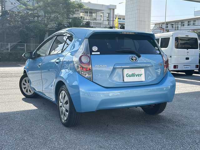 トヨタ アクア G 沖縄県 2012(平24)年 9.4万km クールソーダメタリック 純正オーディオ　/（ＡＭ／ＦＭ／ＣＤ）　/オートライト　/スマートキー　/純正フロアマット　/プッシュスタート　/横滑り防止装置　/パワーステアリング　/パワーウィンドウ　/ベンチシート　/オートエアコン　/ベンチシート