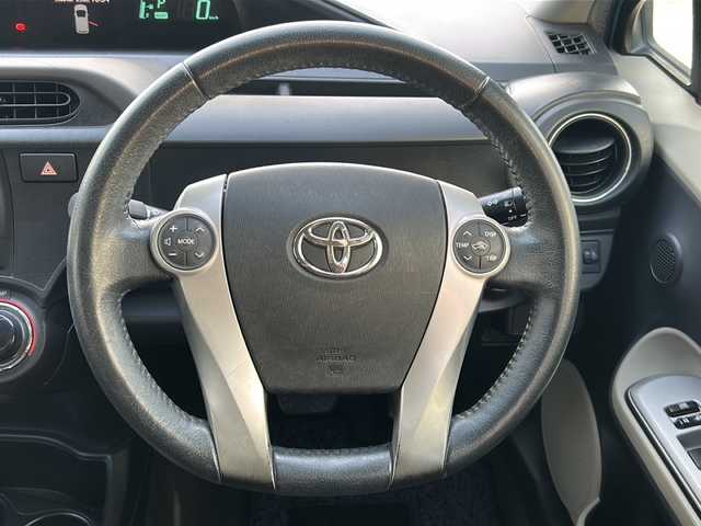 トヨタ アクア G 沖縄県 2012(平24)年 9.4万km クールソーダメタリック 純正オーディオ　/（ＡＭ／ＦＭ／ＣＤ）　/オートライト　/スマートキー　/純正フロアマット　/プッシュスタート　/横滑り防止装置　/パワーステアリング　/パワーウィンドウ　/ベンチシート　/オートエアコン　/ベンチシート