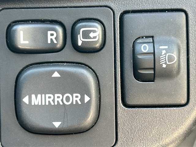 トヨタ アクア G 沖縄県 2012(平24)年 9.4万km クールソーダメタリック 純正オーディオ　/（ＡＭ／ＦＭ／ＣＤ）　/オートライト　/スマートキー　/純正フロアマット　/プッシュスタート　/横滑り防止装置　/パワーステアリング　/パワーウィンドウ　/ベンチシート　/オートエアコン　/ベンチシート