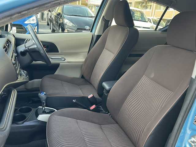 トヨタ アクア G 沖縄県 2012(平24)年 9.4万km クールソーダメタリック 純正オーディオ　/（ＡＭ／ＦＭ／ＣＤ）　/オートライト　/スマートキー　/純正フロアマット　/プッシュスタート　/横滑り防止装置　/パワーステアリング　/パワーウィンドウ　/ベンチシート　/オートエアコン　/ベンチシート