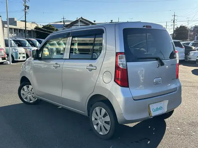 スズキ ワゴンＲ FX 愛知県 2013(平25)年 4万km シルキーシルバーメタリック オーディオユニット/　・AM/FM/  ・CD/  ・AUX/ヘッドライトレベライザー/アイドリングストップ/横滑り防止/電動格納ミラー/純正フロアマット/ドアバイザー/リモコンキー/スペアキー×１/保証書/取説