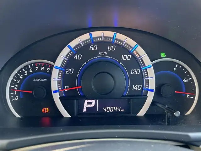 スズキ ワゴンＲ FX 愛知県 2013(平25)年 4万km シルキーシルバーメタリック オーディオユニット/　・AM/FM/  ・CD/  ・AUX/ヘッドライトレベライザー/アイドリングストップ/横滑り防止/電動格納ミラー/純正フロアマット/ドアバイザー/リモコンキー/スペアキー×１/保証書/取説