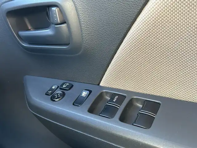 スズキ ワゴンＲ FX 愛知県 2013(平25)年 4万km シルキーシルバーメタリック オーディオユニット/　・AM/FM/  ・CD/  ・AUX/ヘッドライトレベライザー/アイドリングストップ/横滑り防止/電動格納ミラー/純正フロアマット/ドアバイザー/リモコンキー/スペアキー×１/保証書/取説