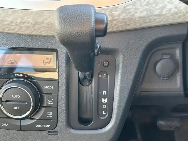 スズキ ワゴンＲ FX 愛知県 2013(平25)年 4万km シルキーシルバーメタリック オーディオユニット/　・AM/FM/  ・CD/  ・AUX/ヘッドライトレベライザー/アイドリングストップ/横滑り防止/電動格納ミラー/純正フロアマット/ドアバイザー/リモコンキー/スペアキー×１/保証書/取説