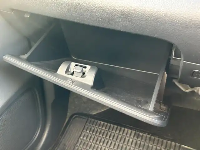 スズキ ワゴンＲ FX 愛知県 2013(平25)年 4万km シルキーシルバーメタリック オーディオユニット/　・AM/FM/  ・CD/  ・AUX/ヘッドライトレベライザー/アイドリングストップ/横滑り防止/電動格納ミラー/純正フロアマット/ドアバイザー/リモコンキー/スペアキー×１/保証書/取説