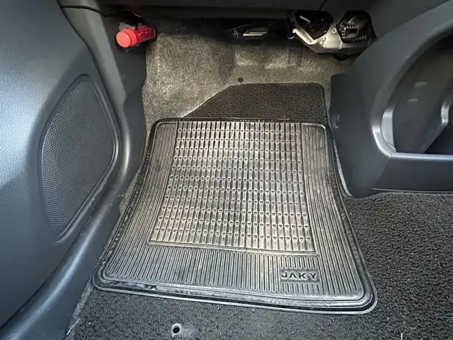 スズキ ワゴンＲ FX 愛知県 2013(平25)年 4万km シルキーシルバーメタリック オーディオユニット/　・AM/FM/  ・CD/  ・AUX/ヘッドライトレベライザー/アイドリングストップ/横滑り防止/電動格納ミラー/純正フロアマット/ドアバイザー/リモコンキー/スペアキー×１/保証書/取説