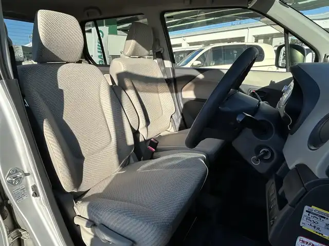 スズキ ワゴンＲ FX 愛知県 2013(平25)年 4万km シルキーシルバーメタリック オーディオユニット/　・AM/FM/  ・CD/  ・AUX/ヘッドライトレベライザー/アイドリングストップ/横滑り防止/電動格納ミラー/純正フロアマット/ドアバイザー/リモコンキー/スペアキー×１/保証書/取説