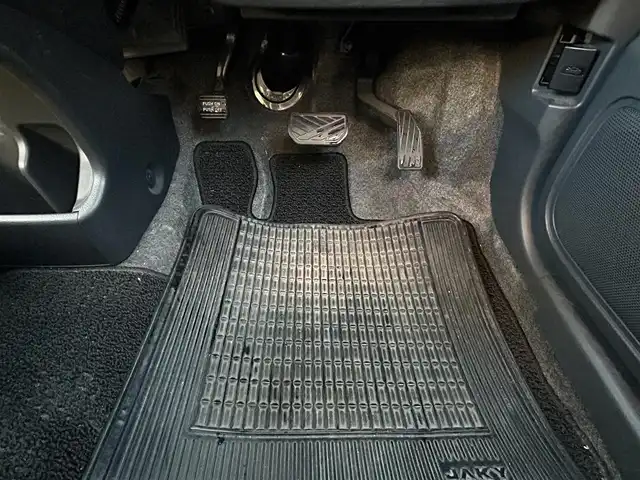 スズキ ワゴンＲ FX 愛知県 2013(平25)年 4万km シルキーシルバーメタリック オーディオユニット/　・AM/FM/  ・CD/  ・AUX/ヘッドライトレベライザー/アイドリングストップ/横滑り防止/電動格納ミラー/純正フロアマット/ドアバイザー/リモコンキー/スペアキー×１/保証書/取説