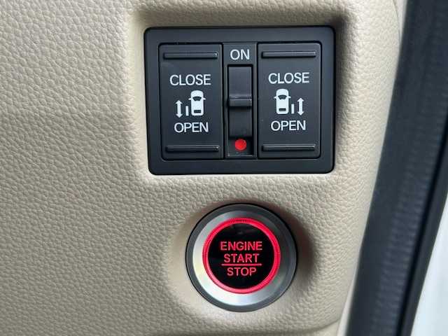 ホンダ Ｎ ＢＯＸ G L ホンダセンシング 大阪府 2019(令1)年 1.7万km プラチナホワイトパール 純正ナビ(BT/CD/DVD/SD/フルセグ)/バックカメラ/衝突被害軽減システム/レーンキープアシスト/コーナーセンサー/オートクルーズコントロール/オートライト/オートマチックハイビーム/シートヒーター/両側パワースライドドア/アイドリングストップ/ドライブレコーダー/フルフラットシート/チップアップシート/LEDヘッドライト/スマートキー×1