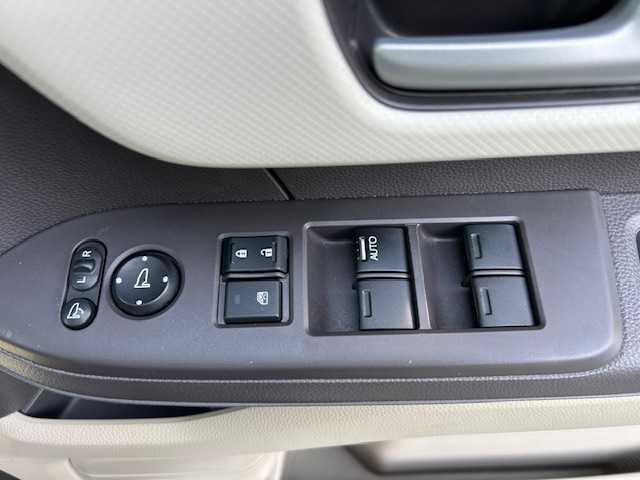 ホンダ Ｎ ＢＯＸ G L ホンダセンシング 大阪府 2019(令1)年 1.7万km プラチナホワイトパール 純正ナビ(BT/CD/DVD/SD/フルセグ)/バックカメラ/衝突被害軽減システム/レーンキープアシスト/コーナーセンサー/オートクルーズコントロール/オートライト/オートマチックハイビーム/シートヒーター/両側パワースライドドア/アイドリングストップ/ドライブレコーダー/フルフラットシート/チップアップシート/LEDヘッドライト/スマートキー×1