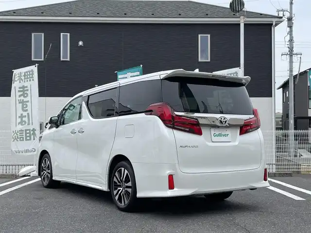 トヨタ アルファード S タイプゴールド 三重県 2021(令3)年 1.7万km ホワイトパールクリスタルシャイン 登録時16881km/三眼ヘッドライト/ハーフレザーシート/純正ナビ/（AM/FM/TV/Bluetooth/DVD/Miracast）/フルセグTV/バックカメラ/純正フリップダウンモニター/ビルトインETC/ステアリングスイッチ/レーダークルーズコントロール/オートライト/オートハイビーム/パワーバックドア/両側パワースライドドア/後席オットマン/社外レーダー/トヨタセーフティセンス/プリクラッシュセーフティ/レーンディパーチャーアシスト/クリアランスソナー/プッシュスタート/純正18インチアルミ/スペアキー/社外フロアマット