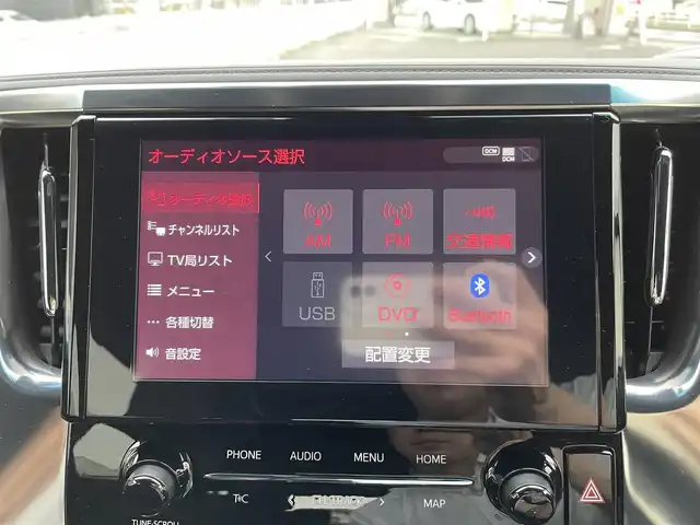 トヨタ アルファード S タイプゴールド 三重県 2021(令3)年 1.7万km ホワイトパールクリスタルシャイン 登録時16881km/三眼ヘッドライト/ハーフレザーシート/純正ナビ/（AM/FM/TV/Bluetooth/DVD/Miracast）/フルセグTV/バックカメラ/純正フリップダウンモニター/ビルトインETC/ステアリングスイッチ/レーダークルーズコントロール/オートライト/オートハイビーム/パワーバックドア/両側パワースライドドア/後席オットマン/社外レーダー/トヨタセーフティセンス/プリクラッシュセーフティ/レーンディパーチャーアシスト/クリアランスソナー/プッシュスタート/純正18インチアルミ/スペアキー/社外フロアマット