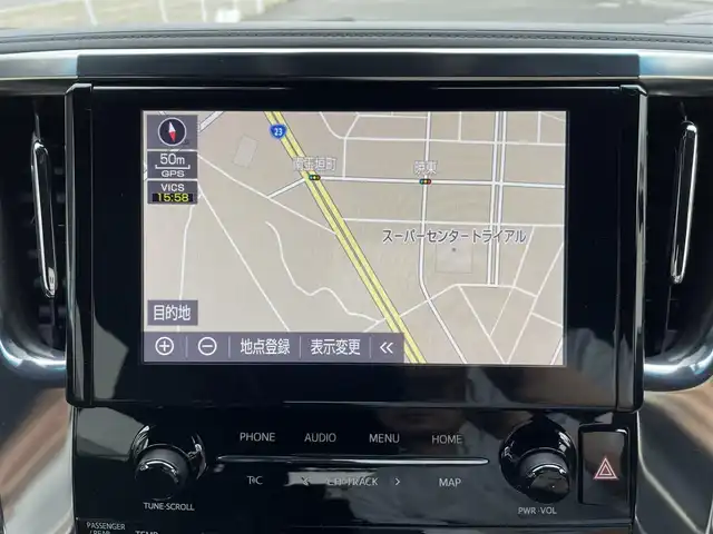 トヨタ アルファード S タイプゴールド 三重県 2021(令3)年 1.7万km ホワイトパールクリスタルシャイン 登録時16881km/三眼ヘッドライト/ハーフレザーシート/純正ナビ/（AM/FM/TV/Bluetooth/DVD/Miracast）/フルセグTV/バックカメラ/純正フリップダウンモニター/ビルトインETC/ステアリングスイッチ/レーダークルーズコントロール/オートライト/オートハイビーム/パワーバックドア/両側パワースライドドア/後席オットマン/社外レーダー/トヨタセーフティセンス/プリクラッシュセーフティ/レーンディパーチャーアシスト/クリアランスソナー/プッシュスタート/純正18インチアルミ/スペアキー/社外フロアマット