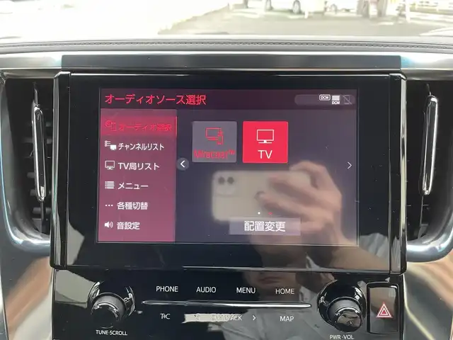 トヨタ アルファード S タイプゴールド 三重県 2021(令3)年 1.7万km ホワイトパールクリスタルシャイン 登録時16881km/三眼ヘッドライト/ハーフレザーシート/純正ナビ/（AM/FM/TV/Bluetooth/DVD/Miracast）/フルセグTV/バックカメラ/純正フリップダウンモニター/ビルトインETC/ステアリングスイッチ/レーダークルーズコントロール/オートライト/オートハイビーム/パワーバックドア/両側パワースライドドア/後席オットマン/社外レーダー/トヨタセーフティセンス/プリクラッシュセーフティ/レーンディパーチャーアシスト/クリアランスソナー/プッシュスタート/純正18インチアルミ/スペアキー/社外フロアマット