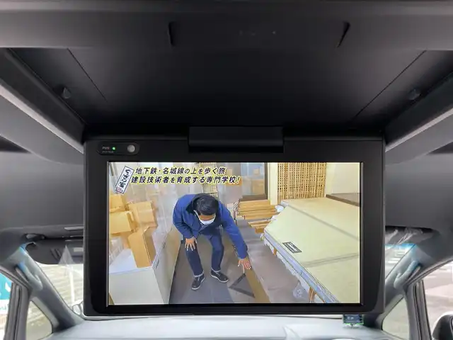 トヨタ アルファード S タイプゴールド 三重県 2021(令3)年 1.7万km ホワイトパールクリスタルシャイン 登録時16881km/三眼ヘッドライト/ハーフレザーシート/純正ナビ/（AM/FM/TV/Bluetooth/DVD/Miracast）/フルセグTV/バックカメラ/純正フリップダウンモニター/ビルトインETC/ステアリングスイッチ/レーダークルーズコントロール/オートライト/オートハイビーム/パワーバックドア/両側パワースライドドア/後席オットマン/社外レーダー/トヨタセーフティセンス/プリクラッシュセーフティ/レーンディパーチャーアシスト/クリアランスソナー/プッシュスタート/純正18インチアルミ/スペアキー/社外フロアマット