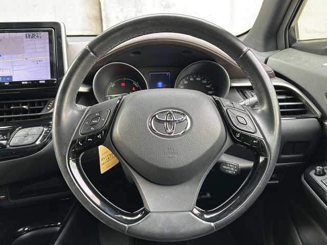 トヨタ Ｃ－ＨＲ G 愛知県 2018(平30)年 4.8万km ブラックマイカ 合革レザーシート/純正ナビ/フルセグTV・Bluetooth/バックカメラ/クリアランスソナー/ブラインドスポットモニター/プリクラッシュセーフティ/レーダークルーズコントロール/レーンディパーチャーアラート/前席シートヒーター/LEDヘッドライト/フロントフォグランプ/オートマチックハイビーム/ビルトインETC/純正18インチアルミホイール/ステアリングスイッチ/スマートキー/プッシュスタート/純正フロアマット/ISOFIX/保証書/取扱説明書/ディーラー点検整備記録簿1ヶ月・6ヶ月・R2