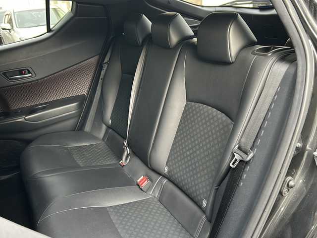 トヨタ Ｃ－ＨＲ G 愛知県 2018(平30)年 4.8万km ブラックマイカ 合革レザーシート/純正ナビ/フルセグTV・Bluetooth/バックカメラ/クリアランスソナー/ブラインドスポットモニター/プリクラッシュセーフティ/レーダークルーズコントロール/レーンディパーチャーアラート/前席シートヒーター/LEDヘッドライト/フロントフォグランプ/オートマチックハイビーム/ビルトインETC/純正18インチアルミホイール/ステアリングスイッチ/スマートキー/プッシュスタート/純正フロアマット/ISOFIX/保証書/取扱説明書/ディーラー点検整備記録簿1ヶ月・6ヶ月・R2