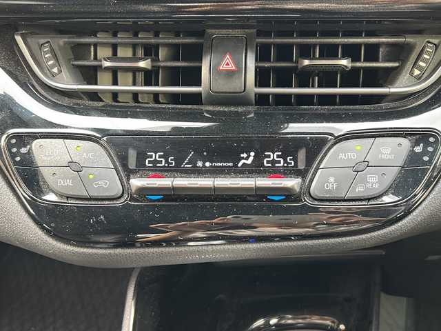 トヨタ Ｃ－ＨＲ G 愛知県 2018(平30)年 4.8万km ブラックマイカ 合革レザーシート/純正ナビ/フルセグTV・Bluetooth/バックカメラ/クリアランスソナー/ブラインドスポットモニター/プリクラッシュセーフティ/レーダークルーズコントロール/レーンディパーチャーアラート/前席シートヒーター/LEDヘッドライト/フロントフォグランプ/オートマチックハイビーム/ビルトインETC/純正18インチアルミホイール/ステアリングスイッチ/スマートキー/プッシュスタート/純正フロアマット/ISOFIX/保証書/取扱説明書/ディーラー点検整備記録簿1ヶ月・6ヶ月・R2