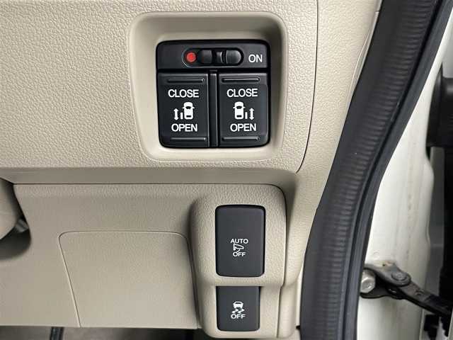 ホンダ Ｎ ＢＯＸ G SSパッケージ 滋賀県 2017(平29)年 3.5万km プレミアムホワイトパールⅡ 純正SDナビ/バックカメラ/衝突被害軽減システム/両側パワースライドドア/横滑り防止装置/ビルトインETC/ドライブレコーダー/オートライト/ウィンカーミラー/電動格納ミラー/シートヒーター/プッシュスタート/スマートキー/純正フロアマット/ドアバイザー/スペアキー