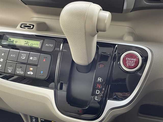 ホンダ Ｎ ＢＯＸ G SSパッケージ 滋賀県 2017(平29)年 3.5万km プレミアムホワイトパールⅡ 純正SDナビ/バックカメラ/衝突被害軽減システム/両側パワースライドドア/横滑り防止装置/ビルトインETC/ドライブレコーダー/オートライト/ウィンカーミラー/電動格納ミラー/シートヒーター/プッシュスタート/スマートキー/純正フロアマット/ドアバイザー/スペアキー