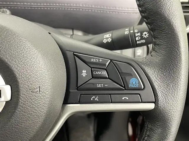 日産 セレナ ハイウェイスター V 埼玉県 2020(令2)年 3万km マルーンレッド 2トーン 純正ナビ/(Bluetooth/USB/ipod/CD/DVD/AM/FM)/地デジフルセグ/前後ドライブレコーダー/ETC/プロパイロット/ブラインドスポットモニター/衝突軽減ブレーキ/クリアランスソナー/標識認識機能/電子パーキングシステム/オートブレーキホールド/ロールサンシェード/ウィンカーミラー/フロントフォグランプ/プッシュスタート/ステアリングリモコン/純正フロアマット/純正ドアバイザー/純正16インチアルミホイール