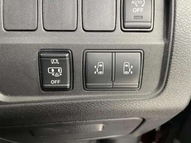 日産 セレナ ハイウェイスター V 埼玉県 2020(令2)年 3万km マルーンレッド 2トーン 純正ナビ/(Bluetooth/USB/ipod/CD/DVD/AM/FM)/地デジフルセグ/前後ドライブレコーダー/ETC/プロパイロット/ブラインドスポットモニター/衝突軽減ブレーキ/クリアランスソナー/標識認識機能/電子パーキングシステム/オートブレーキホールド/ロールサンシェード/ウィンカーミラー/フロントフォグランプ/プッシュスタート/ステアリングリモコン/純正フロアマット/純正ドアバイザー/純正16インチアルミホイール