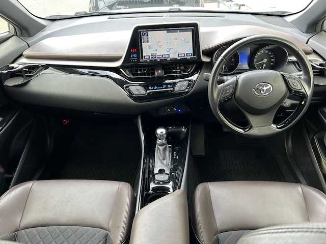 トヨタ Ｃ－ＨＲ G－T LEDエディション 青森県 2018(平30)年 4.5万km メタルストリームM 寒冷地仕様/ＢＳＭ/クリアランスソナー/トヨタセーフティセンス/ＬＥＤヘッドライト/ハーフレザーシート/シートヒーター運転席・助手席/純正ＳＤナビフルセグ（NSZT-Y66T）/バックモニター/クルーズコントロール/カーテンエアバック/サイドエアバック寒冷地仕様/純正18AW/社外17AW冬タイヤ/純正エンジンスターター/スマートキー/スペアキー/新車時保証書/取扱説明書