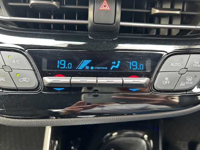 トヨタ Ｃ－ＨＲ G－T LEDエディション 青森県 2018(平30)年 4.5万km メタルストリームM 寒冷地仕様/ＢＳＭ/クリアランスソナー/トヨタセーフティセンス/ＬＥＤヘッドライト/ハーフレザーシート/シートヒーター運転席・助手席/純正ＳＤナビフルセグ（NSZT-Y66T）/バックモニター/クルーズコントロール/カーテンエアバック/サイドエアバック寒冷地仕様/純正18AW/社外17AW冬タイヤ/純正エンジンスターター/スマートキー/スペアキー/新車時保証書/取扱説明書