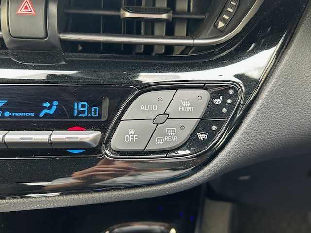 トヨタ Ｃ－ＨＲ G－T LEDエディション 青森県 2018(平30)年 4.5万km メタルストリームM 寒冷地仕様/ＢＳＭ/クリアランスソナー/トヨタセーフティセンス/ＬＥＤヘッドライト/ハーフレザーシート/シートヒーター運転席・助手席/純正ＳＤナビフルセグ（NSZT-Y66T）/バックモニター/クルーズコントロール/カーテンエアバック/サイドエアバック寒冷地仕様/純正18AW/社外17AW冬タイヤ/純正エンジンスターター/スマートキー/スペアキー/新車時保証書/取扱説明書
