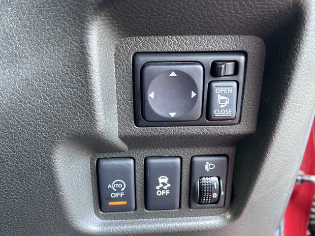 日産 キューブ こだわりセレクション 千葉県 2015(平27)年 9.1万km ラディアントレッド 純正ナビ　（MM114D-W）/フルセグTV　CD　USB/バックカメラ/オートライト/ETC/レザーシート/社外15インチアルミホイール/アイドリングストップ/電動格納ミラー/純正フロアマット/スペアキー/スマートキー/プッシュスタート