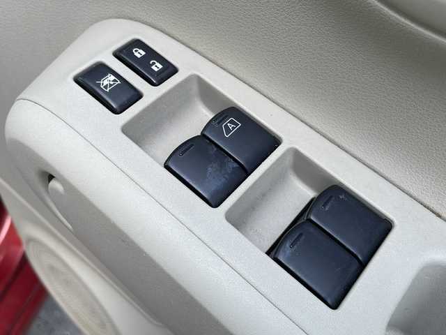 日産 キューブ こだわりセレクション 千葉県 2015(平27)年 9.1万km ラディアントレッド 純正ナビ　（MM114D-W）/フルセグTV　CD　USB/バックカメラ/オートライト/ETC/レザーシート/社外15インチアルミホイール/アイドリングストップ/電動格納ミラー/純正フロアマット/スペアキー/スマートキー/プッシュスタート