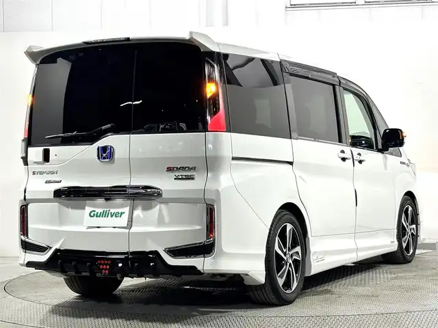 ホンダ ステップワゴン スパーダ ホンダセンシング 大阪府 2018(平30)年 2.5万km プラチナホワイトパール 無限エアロ　純正１０ｉｎｃナビ（フルセグ／ＤＶＤ再生／Ｂｌｕｅｔｏｏｔｈ）　バックカメラ　後席モニター　ＥＴＣ　両側パワースライドドア　衝突軽減　レーダークルコン　リフトアップシート　クリアランスソナー　レーンアシスト