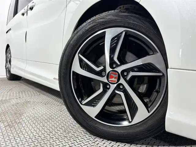 ホンダ ステップワゴン スパーダ ホンダセンシング 大阪府 2018(平30)年 2.5万km プラチナホワイトパール 無限エアロ　純正１０ｉｎｃナビ（フルセグ／ＤＶＤ再生／Ｂｌｕｅｔｏｏｔｈ）　バックカメラ　後席モニター　ＥＴＣ　両側パワースライドドア　衝突軽減　レーダークルコン　リフトアップシート　クリアランスソナー　レーンアシスト
