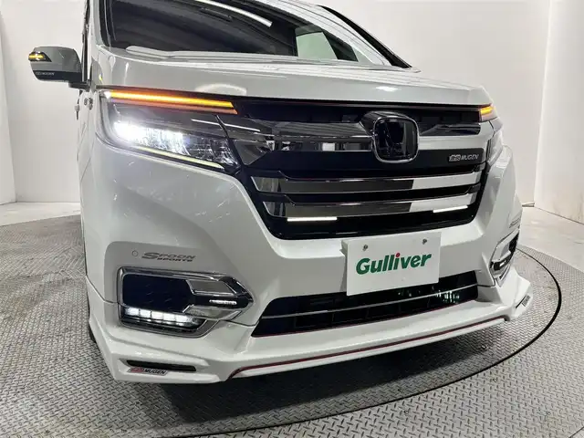 ホンダ ステップワゴン スパーダ ホンダセンシング 大阪府 2018(平30)年 2.5万km プラチナホワイトパール 無限エアロ　純正１０ｉｎｃナビ（フルセグ／ＤＶＤ再生／Ｂｌｕｅｔｏｏｔｈ）　バックカメラ　後席モニター　ＥＴＣ　両側パワースライドドア　衝突軽減　レーダークルコン　リフトアップシート　クリアランスソナー　レーンアシスト