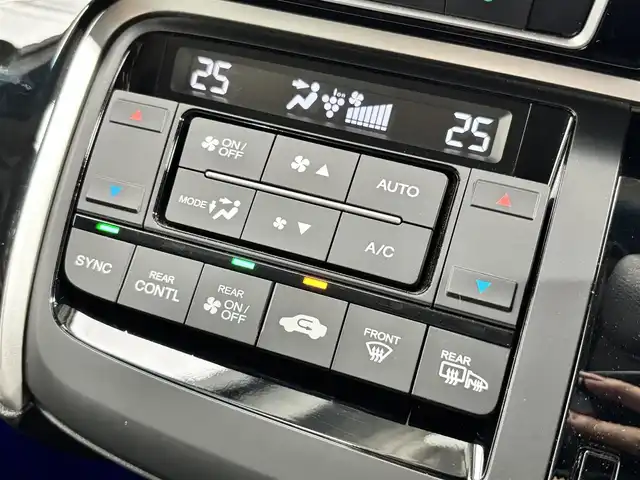ホンダ ステップワゴン スパーダ ホンダセンシング 大阪府 2018(平30)年 2.5万km プラチナホワイトパール 無限エアロ　純正１０ｉｎｃナビ（フルセグ／ＤＶＤ再生／Ｂｌｕｅｔｏｏｔｈ）　バックカメラ　後席モニター　ＥＴＣ　両側パワースライドドア　衝突軽減　レーダークルコン　リフトアップシート　クリアランスソナー　レーンアシスト