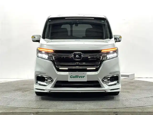 ホンダ ステップワゴン スパーダ ホンダセンシング 大阪府 2018(平30)年 2.5万km プラチナホワイトパール 無限エアロ　純正１０ｉｎｃナビ（フルセグ／ＤＶＤ再生／Ｂｌｕｅｔｏｏｔｈ）　バックカメラ　後席モニター　ＥＴＣ　両側パワースライドドア　衝突軽減　レーダークルコン　リフトアップシート　クリアランスソナー　レーンアシスト