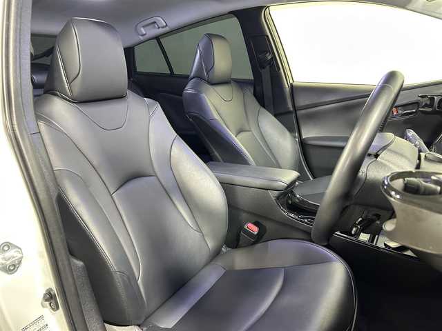 トヨタ プリウス A ツーリングセレ ブラックED 大阪府 2021(令3)年 3.3万km パールⅡ 純正大型ナビ/フルセグTV/CD/DVD/AM/FM/Bluetooth接続/ビルトインETC/レーダークルーズコントロール/衝突軽減/レーンキープ/全方位カメラ/100V1500W電源/パワーシート/シートヒーター/BSM/モデリスタフルエアロ/TRDリアスポイラー/HUD/純正LEDヘッドライト/オートライト/オートハイビーム/プッシュスタート/スマートキー/コーナーセンサー/パーキングアシスト/取説/保証書