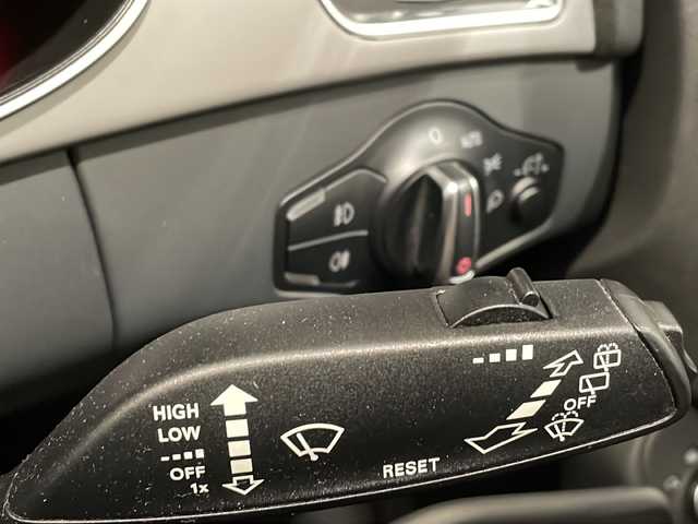 アウディ Ａ４ アバント 2．0 TFSIクワトロ 新潟県 2012(平24)年 16.4万km アイビスホワイト ブレーキアシスト/ESP(エレクトロ二ック スタビリゼーション プログラム) EDS(エレクトロニック ディファレンシャル ロックシステム)/パワーシート/バックカメラ/アイドリングストップ/プッシュスタート/ETC/Bluetooth/TV/AM/FM/ルーフレール/純正フロアマット