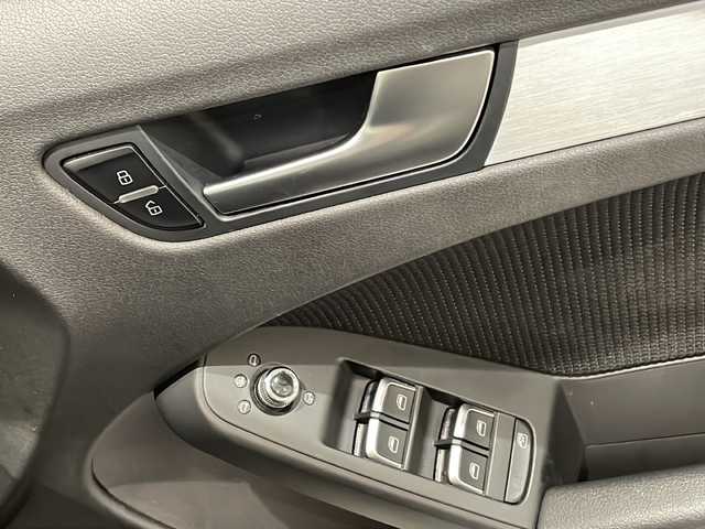 アウディ Ａ４ アバント 2．0 TFSIクワトロ 新潟県 2012(平24)年 16.4万km アイビスホワイト ブレーキアシスト/ESP(エレクトロ二ック スタビリゼーション プログラム) EDS(エレクトロニック ディファレンシャル ロックシステム)/パワーシート/バックカメラ/アイドリングストップ/プッシュスタート/ETC/Bluetooth/TV/AM/FM/ルーフレール/純正フロアマット