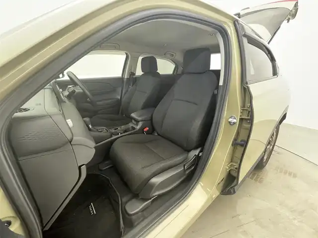 ホンダ ヴェゼル G 滋賀県 2021(令3)年 6.2万km サンドカーキパール 純正9インチナビ/(AM/FM/USB/AppleCarPlay/AndroidAuto/フルセグTV)/レーダークルーズコントロール/クリアランスソナー/電動格納ミラー/バックカメラ/ETC2.0/ドライブレコーダー(SDなし)/ステアリングスイッチ/LEDヘッドライト/オートライト