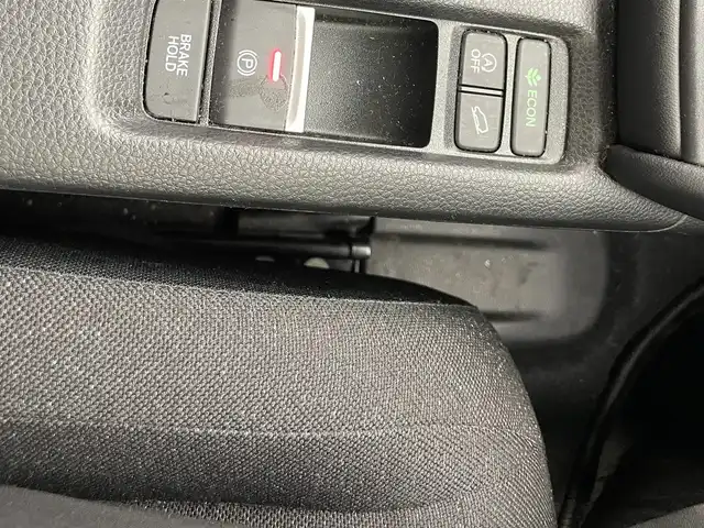 ホンダ ヴェゼル G 滋賀県 2021(令3)年 6.2万km サンドカーキパール 純正9インチナビ/(AM/FM/USB/AppleCarPlay/AndroidAuto/フルセグTV)/レーダークルーズコントロール/クリアランスソナー/電動格納ミラー/バックカメラ/ETC2.0/ドライブレコーダー(SDなし)/ステアリングスイッチ/LEDヘッドライト/オートライト