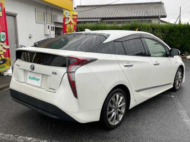 トヨタ プリウス S 神奈川県 2016(平28)年 12.9万km ホワイトパールクリスタルシャイン 純正メモリナビ/バックカメラ/ウィンカーミラー/プッシュスタート/ETC/クルーズコントロール/スペアキー/社外フロントエアロ
