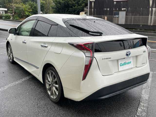 トヨタ プリウス S 神奈川県 2016(平28)年 12.9万km ホワイトパールクリスタルシャイン 純正メモリナビ/バックカメラ/ウィンカーミラー/プッシュスタート/ETC/クルーズコントロール/スペアキー/社外フロントエアロ