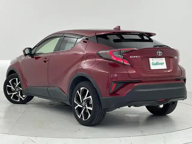 トヨタ Ｃ－ＨＲ G 大阪府 2017(平29)年 4.4万km センシュアルレッドマイカ トヨタセーフティセンス/　・プリクラッシュセーフティ/　・レーンディパーチャーアラート/　・オートマチックハイビーム/　・レーダークルーズコントロール/　・ブラインドスポットモニター/　・クリアランスソナー/純正9インチナビ/　Bluetooth/CD/DVD/フルセグ/バックカメラ/LEDオートライト/フォグランプ/オートマチックハイビーム/ハーフレザーシート/シートヒーター/電子パーキングブレーキ/ブレーキホールド/スマートキー/ビルトインETC/純正18インチアルミホイール/電動格納ウィンカーミラー/ドアバイザー