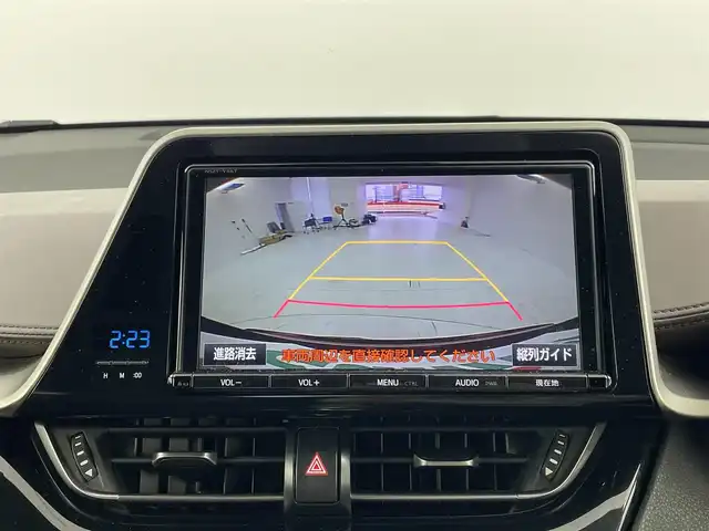トヨタ Ｃ－ＨＲ G 大阪府 2017(平29)年 4.4万km センシュアルレッドマイカ トヨタセーフティセンス/　・プリクラッシュセーフティ/　・レーンディパーチャーアラート/　・オートマチックハイビーム/　・レーダークルーズコントロール/　・ブラインドスポットモニター/　・クリアランスソナー/純正9インチナビ/　Bluetooth/CD/DVD/フルセグ/バックカメラ/LEDオートライト/フォグランプ/オートマチックハイビーム/ハーフレザーシート/シートヒーター/電子パーキングブレーキ/ブレーキホールド/スマートキー/ビルトインETC/純正18インチアルミホイール/電動格納ウィンカーミラー/ドアバイザー