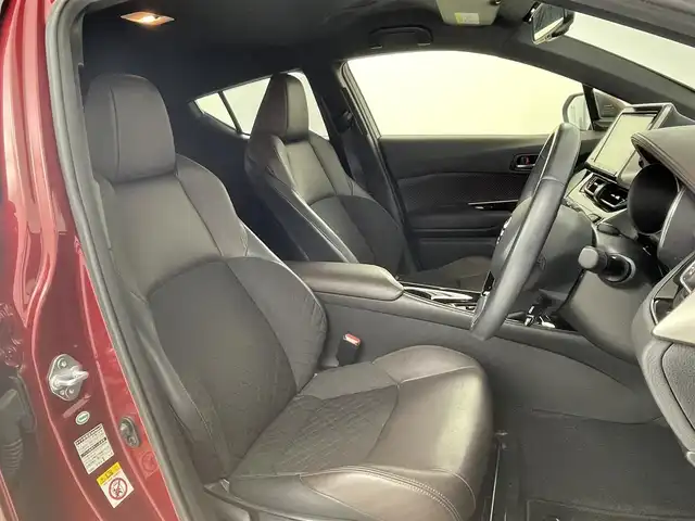 トヨタ Ｃ－ＨＲ G 大阪府 2017(平29)年 4.4万km センシュアルレッドマイカ トヨタセーフティセンス/　・プリクラッシュセーフティ/　・レーンディパーチャーアラート/　・オートマチックハイビーム/　・レーダークルーズコントロール/　・ブラインドスポットモニター/　・クリアランスソナー/純正9インチナビ/　Bluetooth/CD/DVD/フルセグ/バックカメラ/LEDオートライト/フォグランプ/オートマチックハイビーム/ハーフレザーシート/シートヒーター/電子パーキングブレーキ/ブレーキホールド/スマートキー/ビルトインETC/純正18インチアルミホイール/電動格納ウィンカーミラー/ドアバイザー
